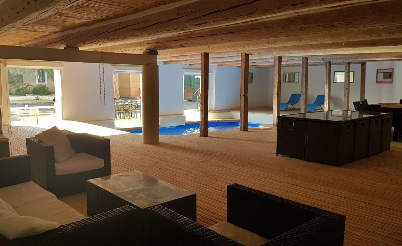 Maison 3 Chambres Avec Piscine Couverte Lespignan Exterior foto